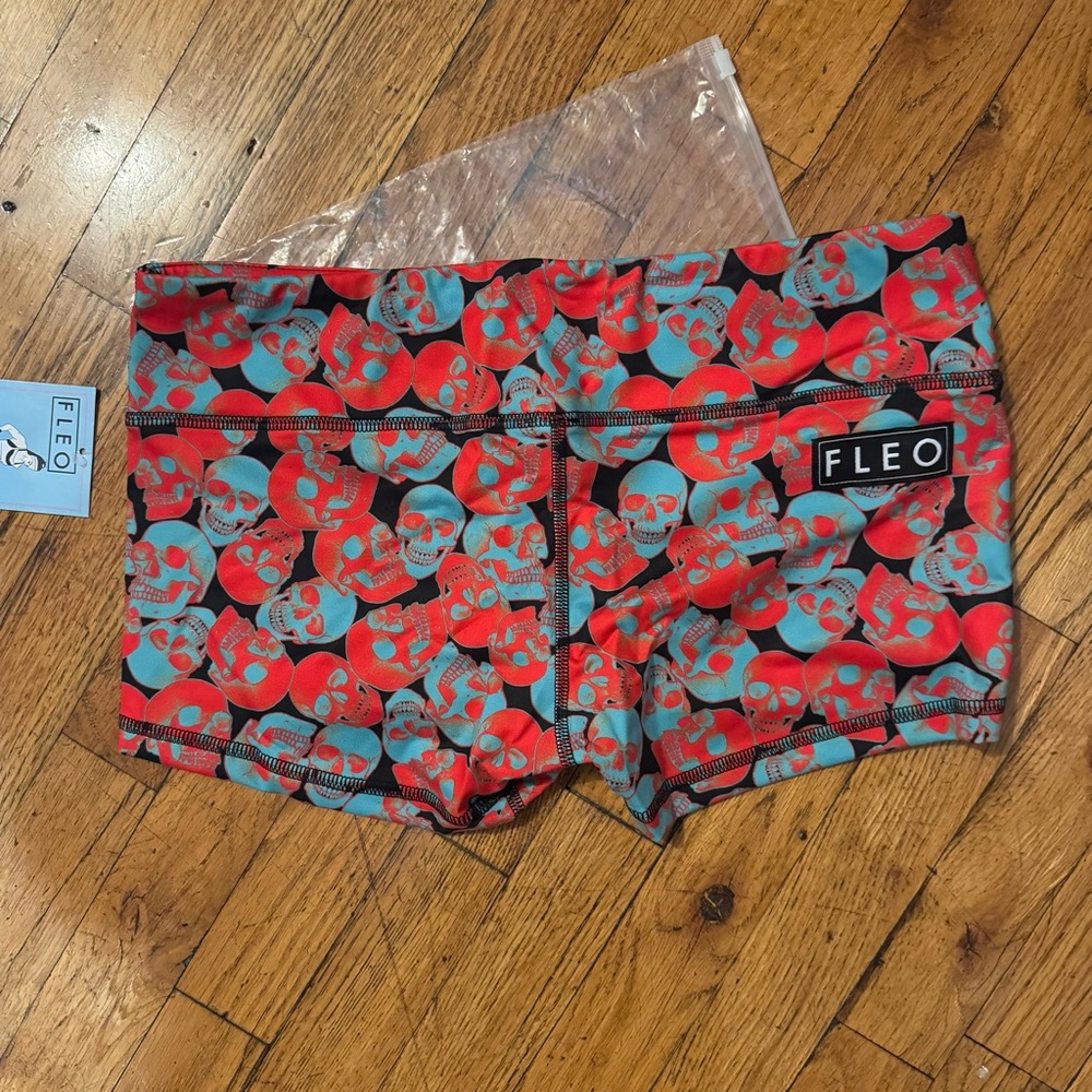 FLEO Halloween Radioactive Skulls Crossfit Shorts (Large) - Picture 2 of 5